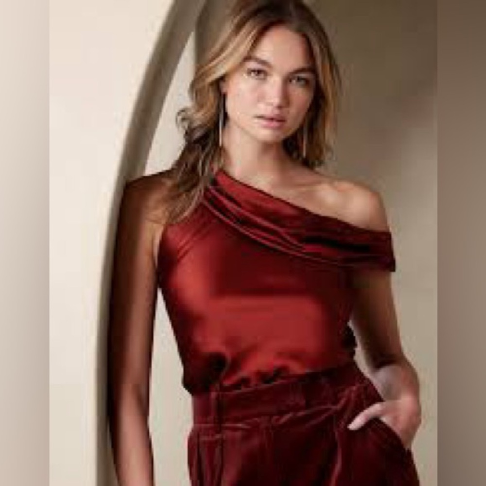 DANAE 100% SILK ONE-SHOULDER TOP size medium